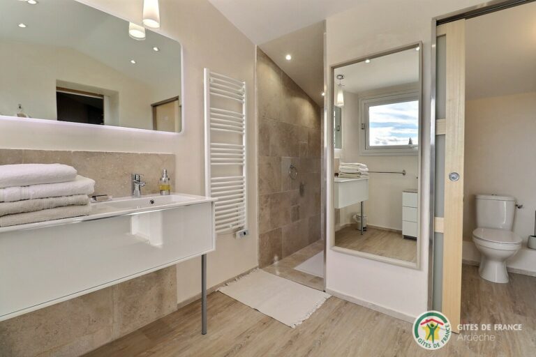 Salle d'eau chambre 2 villa Douceur du Sud