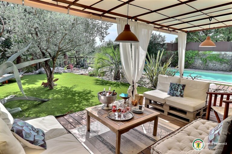 salon exterieur villa location Chauzon Ardèche